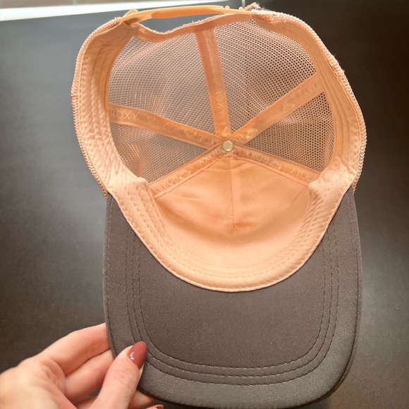 Roxy Hat - Picture 2 of 5